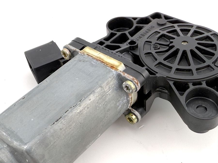 2208200442 | Mercedes SL55 | R230 Rear right window electric motor