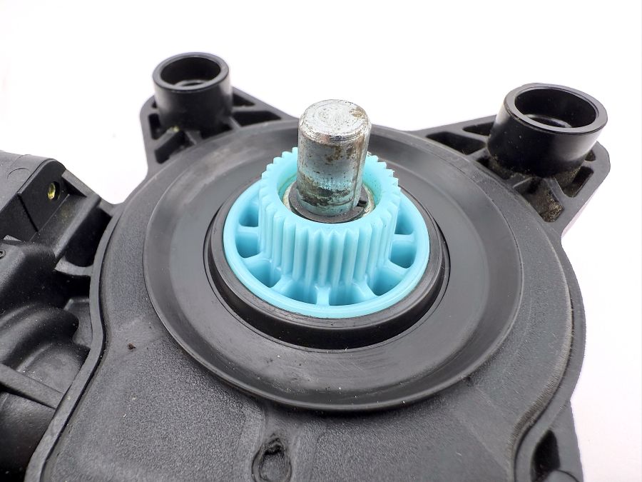 2208200442 | Mercedes SL55 | R230 Rear right window electric motor