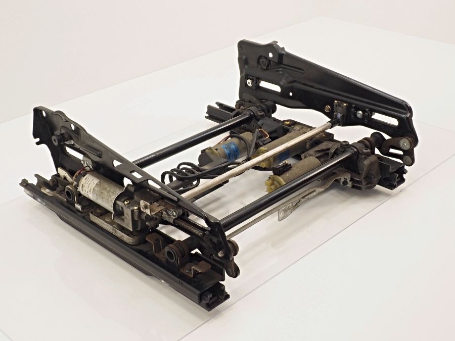 2209100436 2209101636 2208201542 | Mercedes S500 | W220 Front right seat electric adjustment frame