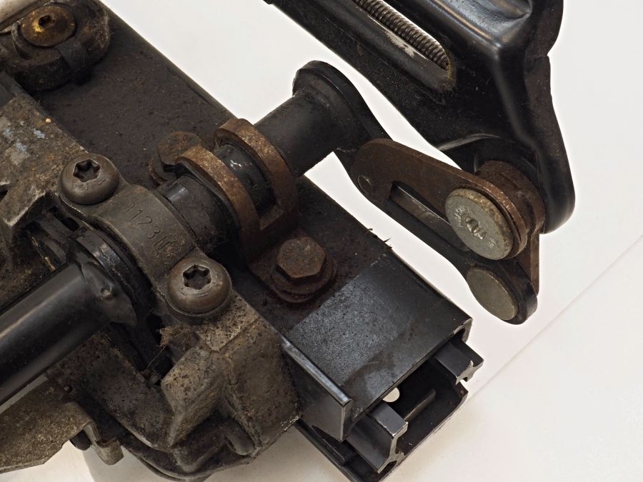 2209100436 2209101636 2208201542 | Mercedes S500 | W220 Front right seat electric adjustment frame