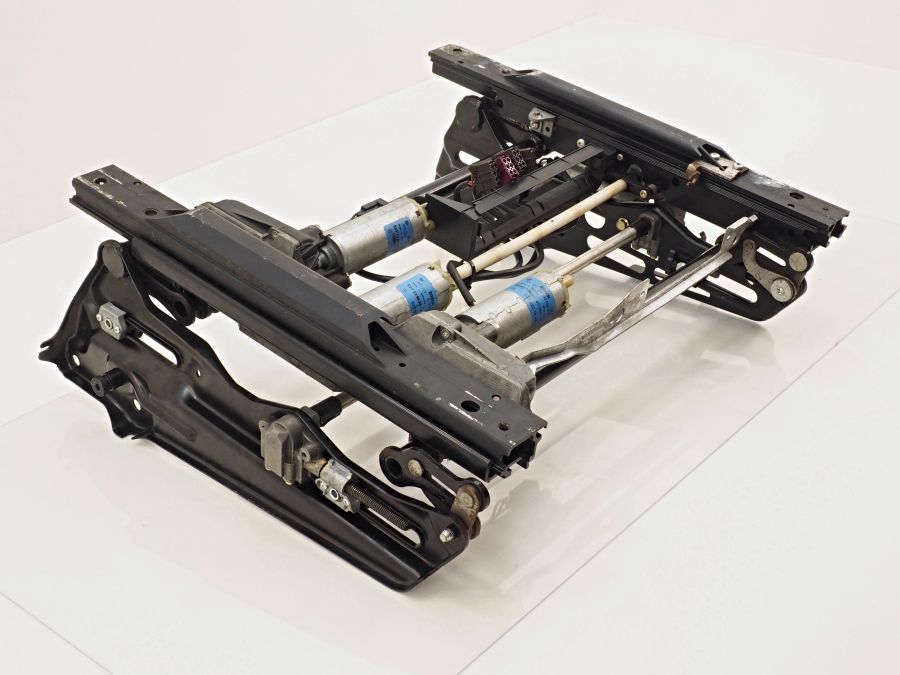 2209100436 2209101636 2208201542 | Mercedes S500 | W220 Front right seat electric adjustment frame