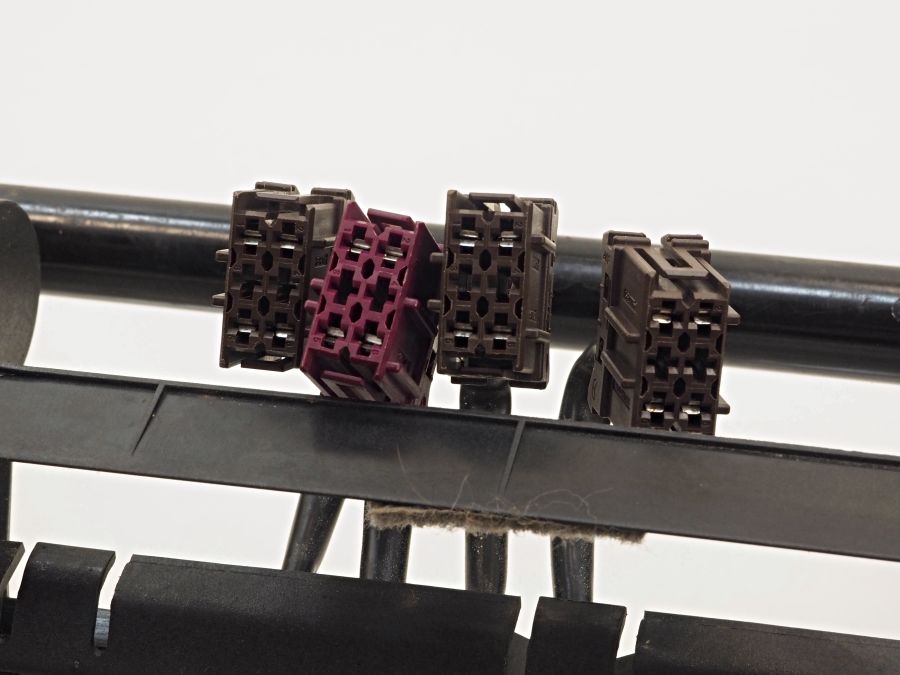 2209100436 2209101636 2208201542 | Mercedes S500 | W220 Front right seat electric adjustment frame