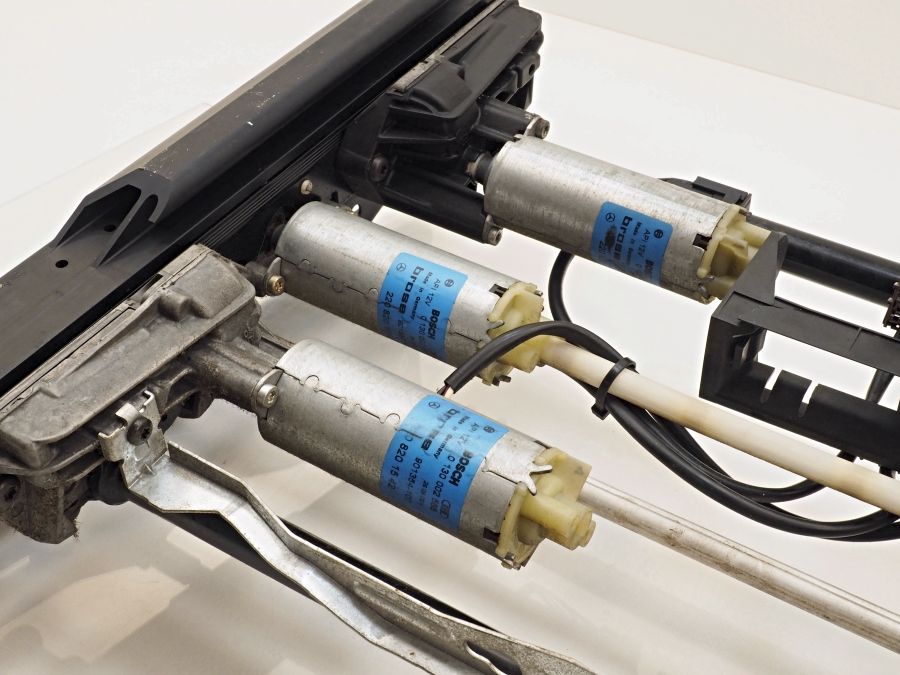 2209100436 2209101636 2208201542 | Mercedes S500 | W220 Front right seat electric adjustment frame