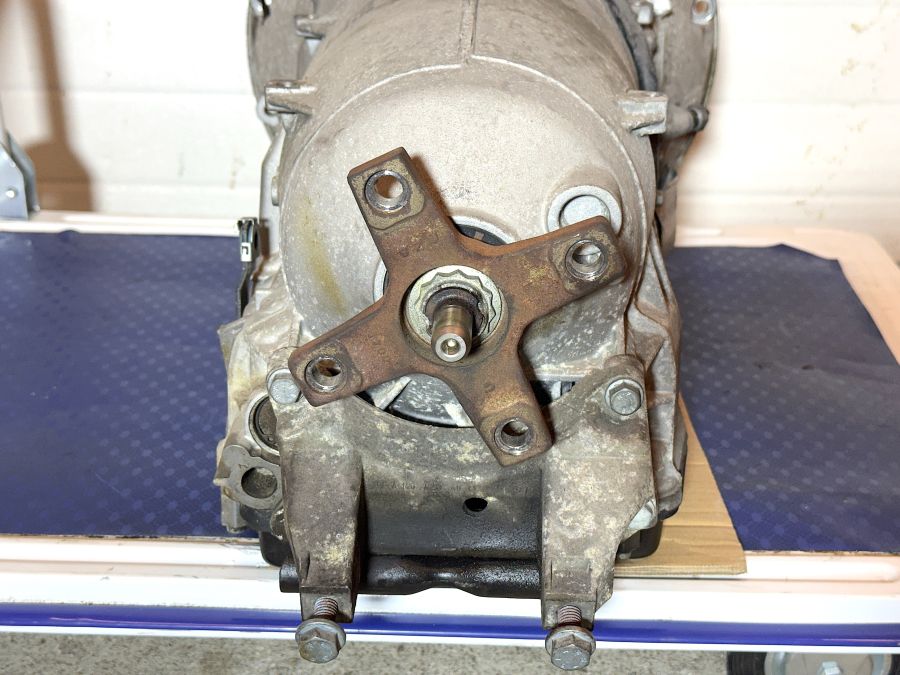 2302700700 1402712601 1402500802 | Mercedes SL55 | R230 AMG Gearbox 722.643