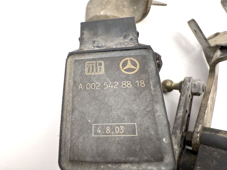 2303200432 0025428818 | Mercedes SL500 | R230 Rear suspension height level sensors