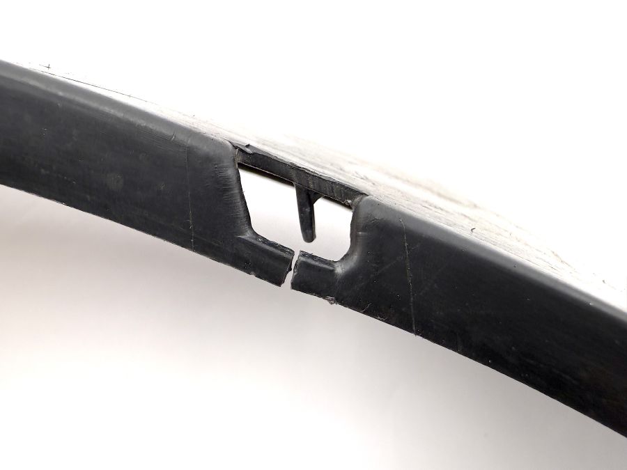 2305460264 2305461780 | Mercedes SL500 | R230 Engine bay left wiring harness duct