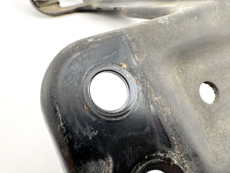 2306190335 2305240740 | Mercedes SL55 | R230 Transmission lower cover holder bracket