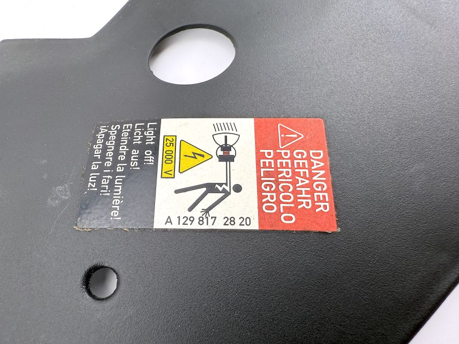 2306280207 1298172820 | Mercedes SL500 | R230 Front right headlight access cover