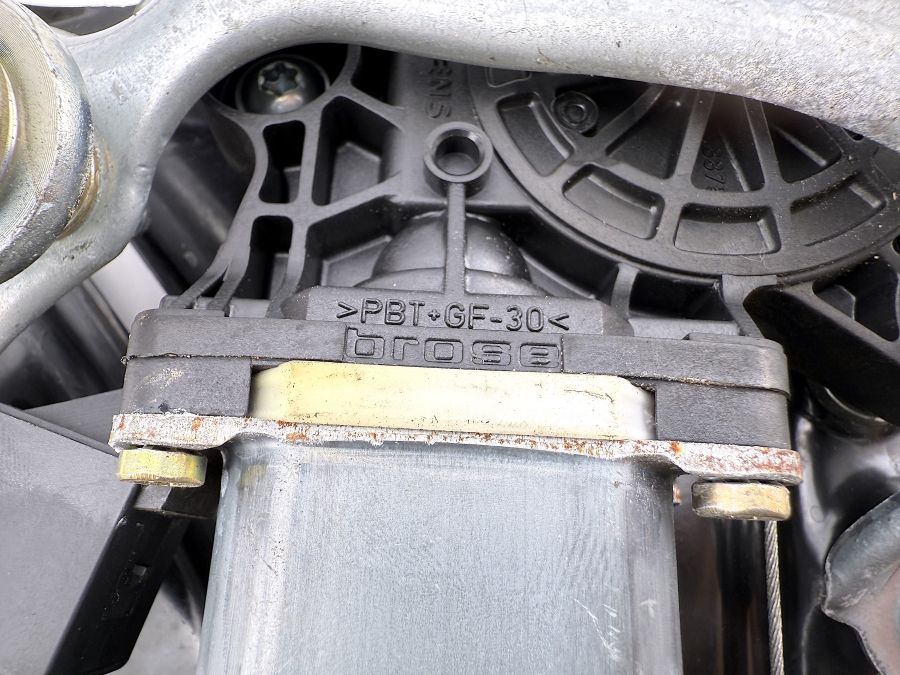 2306700203 2306700403 2208200442 | Mercedes SL500 | R230 Rear right window regulator