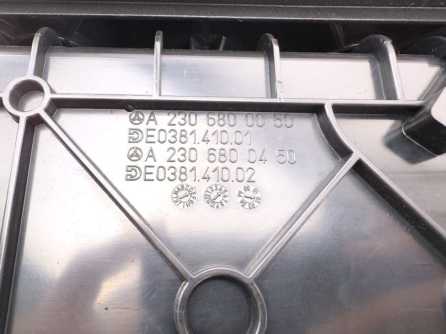 2306800150 2306800450 2306804939 | Mercedes SL500 | R230 Center console storage box arm rest