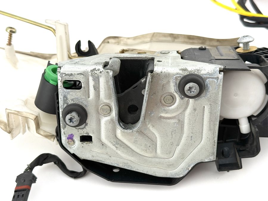 2307200535 2307600004 23076000419051 | Mercedes SL55 | R230 Left side door lock latch actuator
