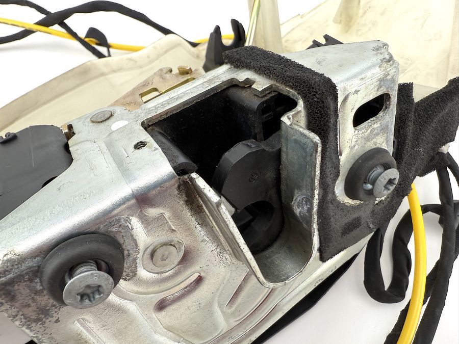 2307200635 | Mercedes SL500 | R230 Right side door lock latch actuator