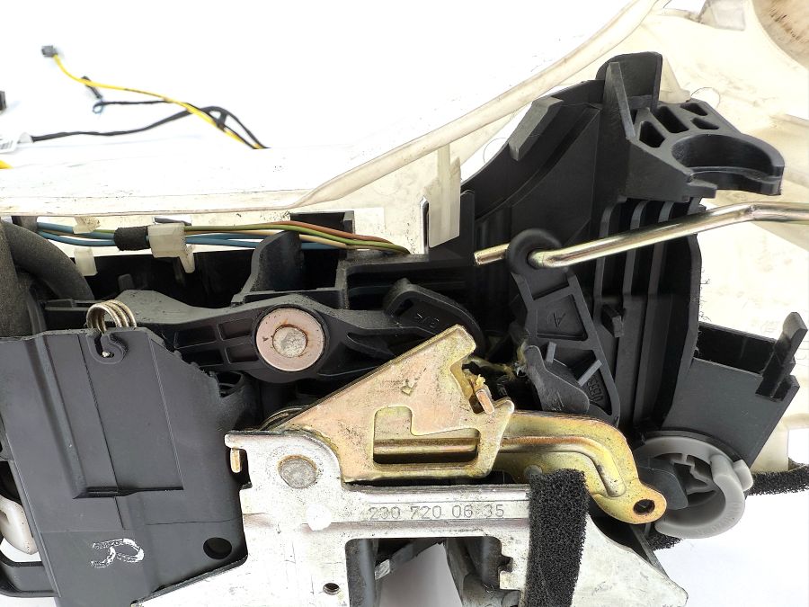 2307200635 | Mercedes SL500 | R230 Right side door lock latch actuator