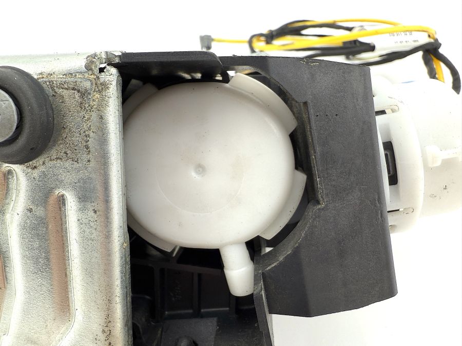 2307200735 | Mercedes SL500 | R230 Left side door lock latch actuator 2307200735 | Mercedes SL500 | R230 Left side door lock latch actuator