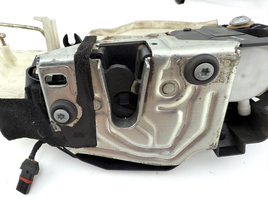 2307200735 | Mercedes SL500 | R230 Left side door lock latch actuator 2307200735 | Mercedes SL500 | R230 Left side door lock latch actuator