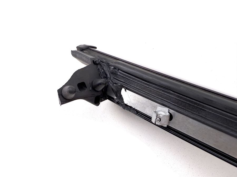 2307900698 2307900666 | Mercedes SL500 | R230 Vario roof right sealing rails