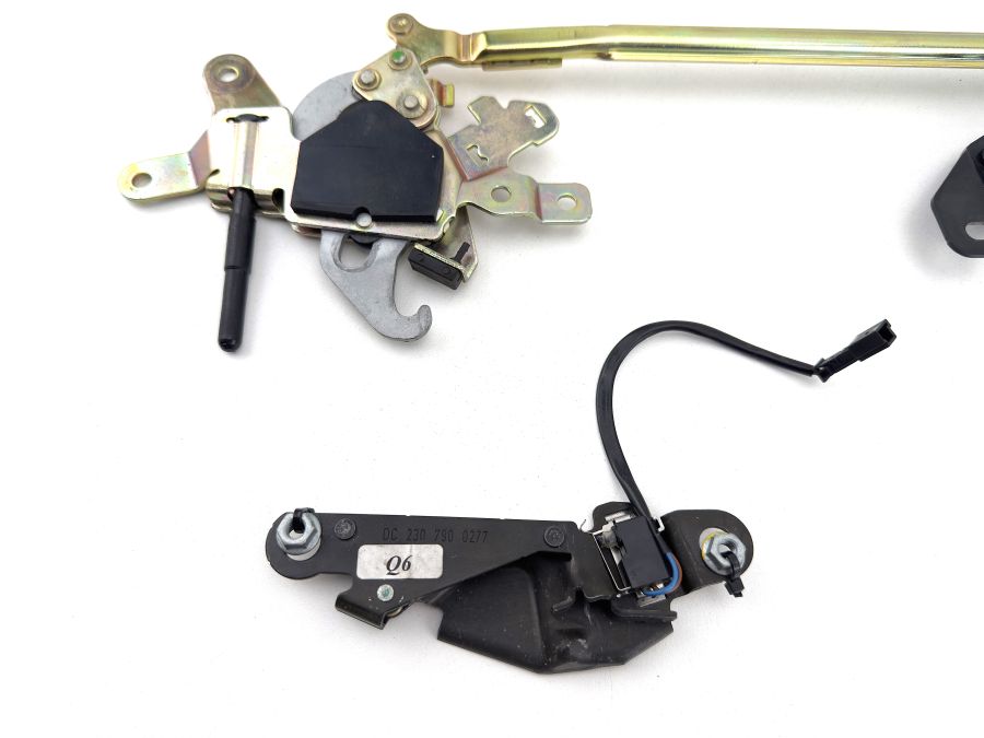 2307900971 2307900277 2307900177 | Mercedes SL500 | R230 Vario roof front lock latch 2307900971 2307900277 2307900177 | Mercedes SL500 | R230 Vario roof front lock latch