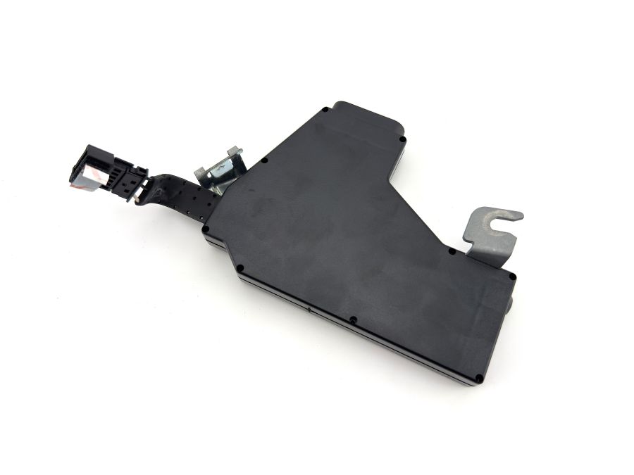 2308200989 | Mercedes SL500 | R230 Right front antenna amplifier RHD