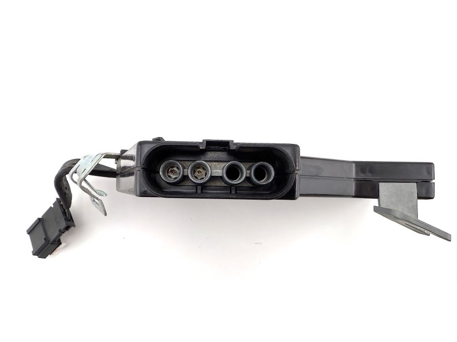 2308200989 | Mercedes SL500 | R230 Right front antenna amplifier RHD