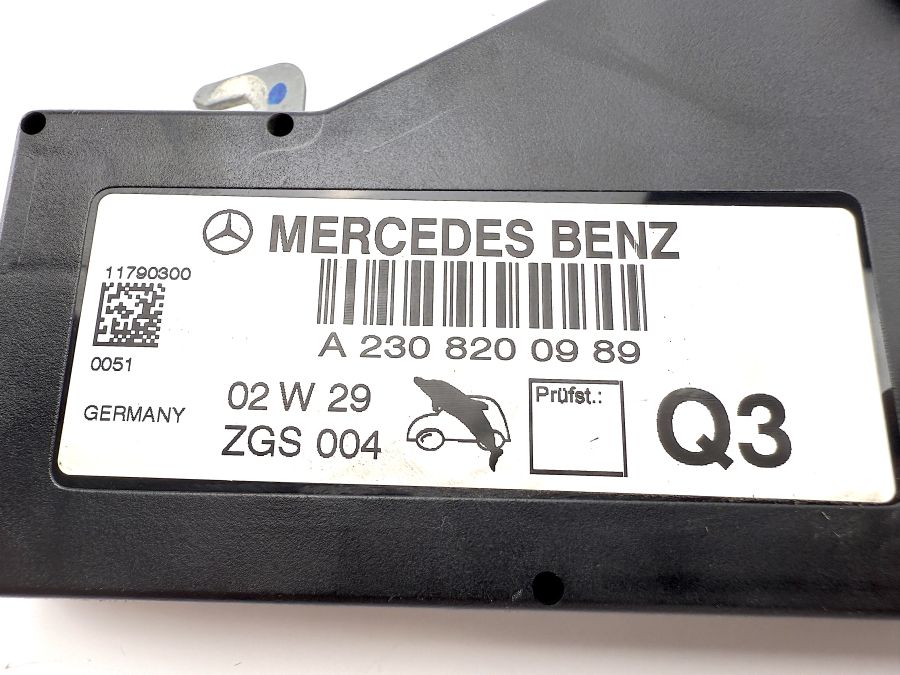 2308200989 | Mercedes SL500 | R230 Right front antenna amplifier RHD