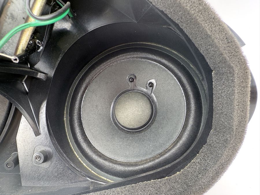 2308201102 | Mercedes SL500 | R230 Left door speakers