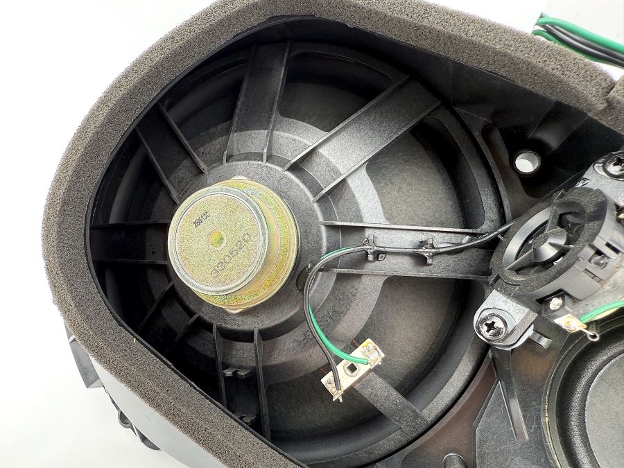 2308201102 | Mercedes SL500 | R230 Left door speakers