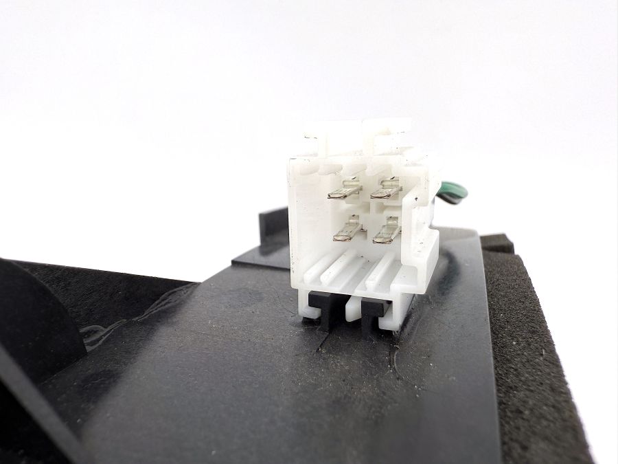 2308201102 | Mercedes SL500 | R230 Left door speakers