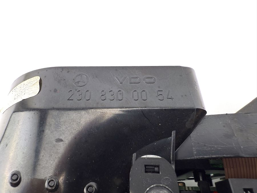 2308300054 | Mercedes SL500 | R230 Center air dash heater vent