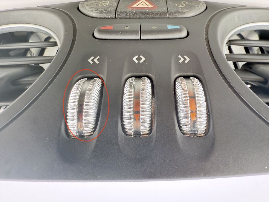 2308300054 | Mercedes SL500 | R230 Center air dash heater vent