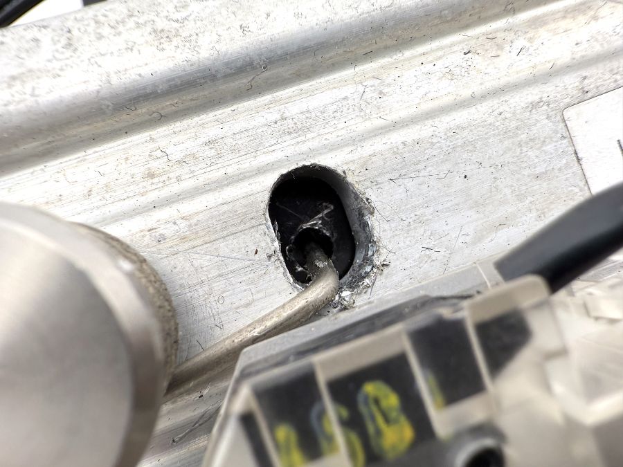 2308600235 2308001872 | Mercedes SL500 | R230 Roll bar hydraulic cylinder right side 2308600235 2308001872 | Mercedes SL500 | R230 Roll bar hydraulic cylinder right side