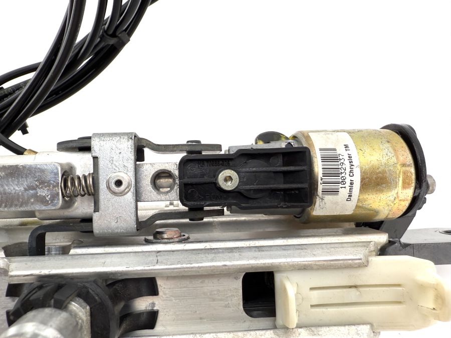 2308600235 2308001872 | Mercedes SL500 | R230 Roll bar hydraulic cylinder right side 2308600235 2308001872 | Mercedes SL500 | R230 Roll bar hydraulic cylinder right side