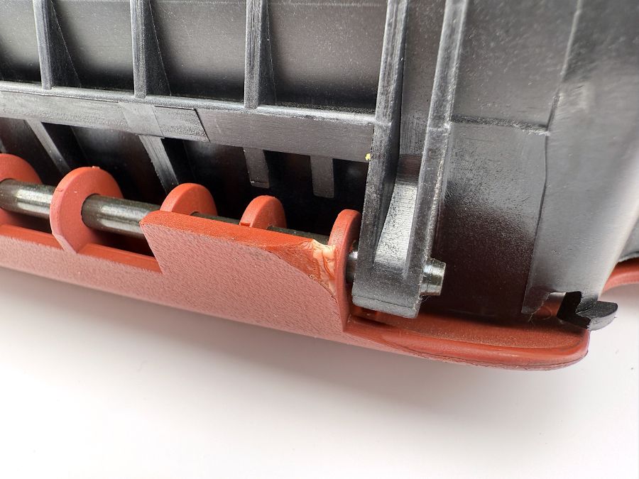 2308600560 2309180530 2309100318 | Mercedes SL500 | R230 Under seat center compartment left seat