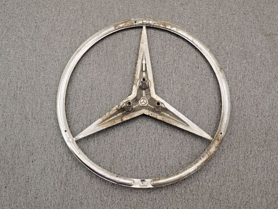 2517580058 | Mercedes S350 | W140 Mercedes emblem on rear lid