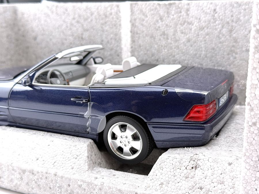B66040657 | Mercedes SL-Class | R129 SL500 1998-2001 model car