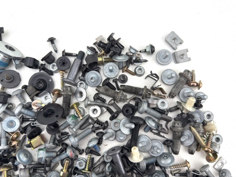 N000000000484 N000000001935 0019846129 | Mercedes SL500 | R230 Interior and trunk screws