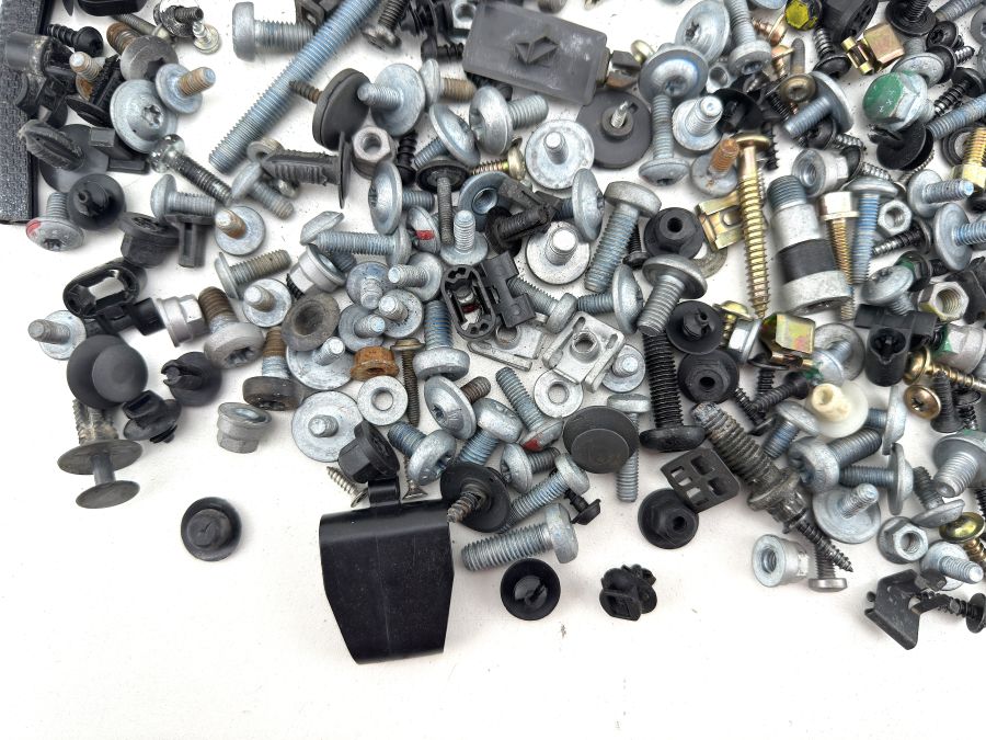 N000000000484 N000000001935 0019846129 | Mercedes SL500 | R230 Interior and trunk screws