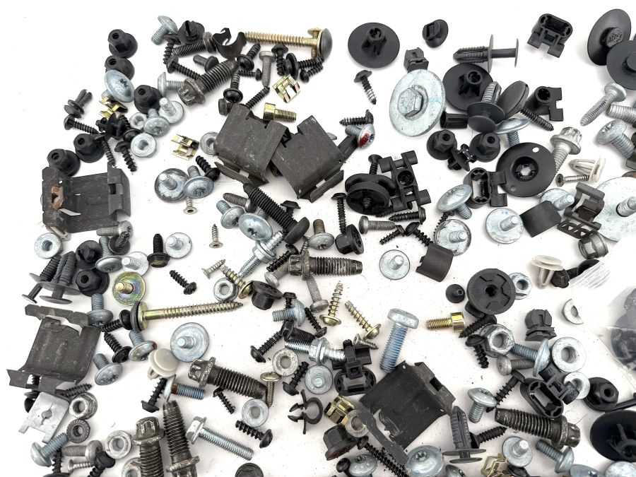 N00000002035 N000000000523 0019845629 | Mercedes SL500 | R230 Interior and trunk screws