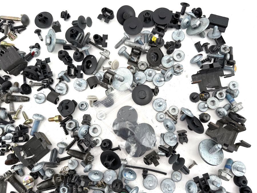 N00000002035 N000000000523 0019845629 | Mercedes SL500 | R230 Interior and trunk screws