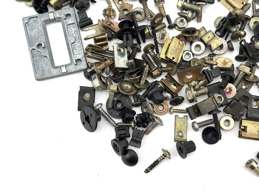 N914127003201 N914127004201 N914031004200 | Mercedes SL500 | R129 Interior and trunk screws N914127003201 N914127004201 N914031004200 | Mercedes SL500 | R129 Interior and trunk screws