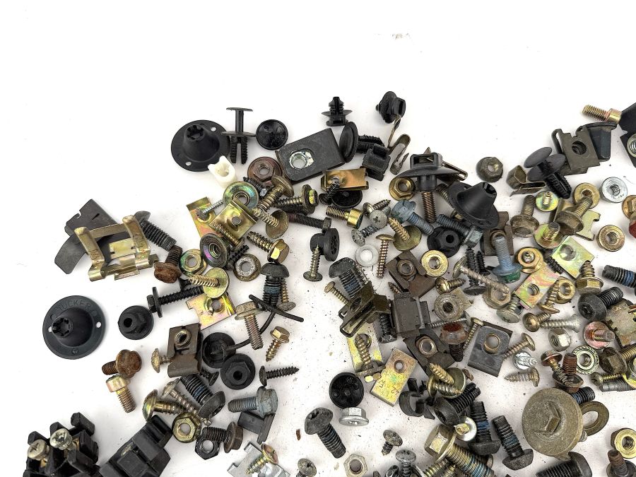 N914127003201 N914127004201 N914031004200 | Mercedes SL500 | R129 Interior and trunk screws N914127003201 N914127004201 N914031004200 | Mercedes SL500 | R129 Interior and trunk screws