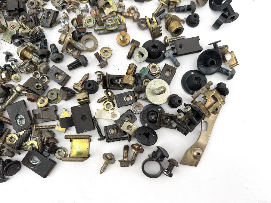 N914127003201 N914127004201 N914031004200 | Mercedes SL500 | R129 Interior and trunk screws N914127003201 N914127004201 N914031004200 | Mercedes SL500 | R129 Interior and trunk screws