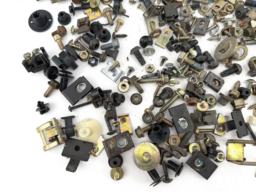 N914127003201 N914127004201 N914031004200 | Mercedes SL500 | R129 Interior and trunk screws N914127003201 N914127004201 N914031004200 | Mercedes SL500 | R129 Interior and trunk screws